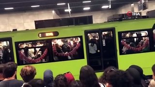 Bursa'da metroda kavga