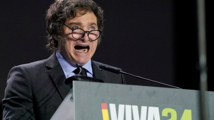 Milei carga contra Sánchez y su esposa en el acto de Vox