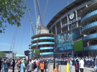 Man City v West Ham Pre Game colour and fans celebrating