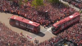 Liverpool fans welcome Jurgen Klopp and team coach to Anfield for final time