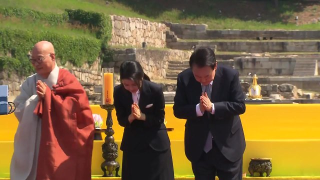 尹 대통령 부부, 국내 반환 사리 기념 불교행사 참석 / YTN