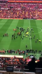 Galatasaray ve Fenerbahçeli oyuncular birbirine girdi