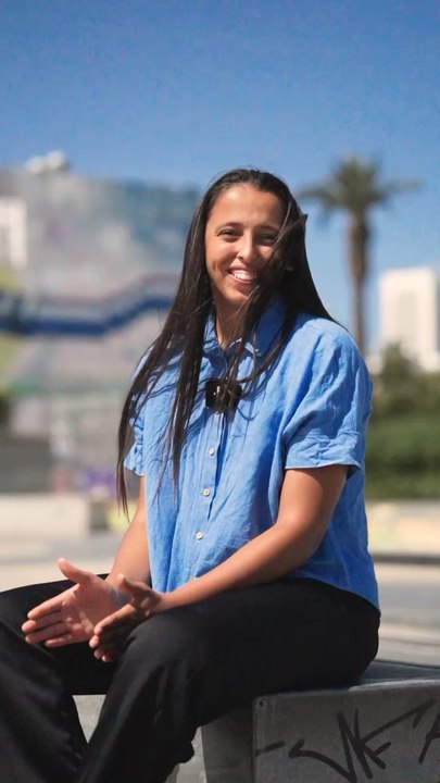 Véritable tête brulée du foot, Fatima Ezzahra Akif joueuse de futsal internationale marocaine et championne arabe en titre de football freestyle, nous prouve que le football n’est pas réservé aux hommes !