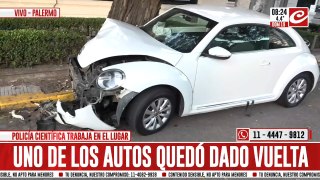 Tremendo choque en Palermo:uno de los autos perdió el control y chocó contra un árbol
