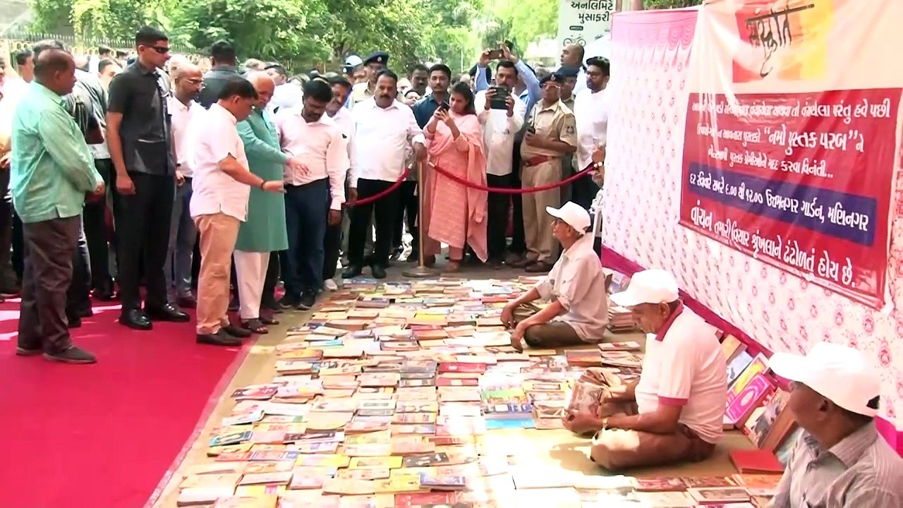 AHMEDABAD NAMO PUSHTAK PARAB PUSHTAK PRADARSHAN MULAKAT BY GUJARAT CM ...