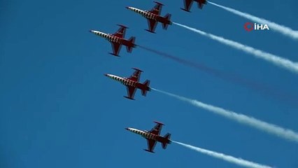 İlk kez gösteri uçuşu yapan HÜRJET hayran bıraktı