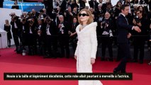 Isabelle Huppert en peignoir sur la Croisette ? Elle surprend sur le tapis rouge avec une drôle de robe