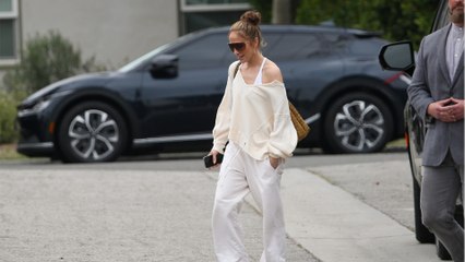 GALA VIDEO - Jennifer Lopez : Ben Affleck repéré sans son alliance, la machine à rumeurs redémarre !