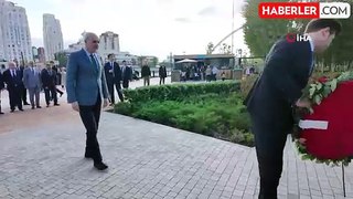 TBMM Başkanı Kurtulmuş, Kazakistan'da Atatürk Anıtı'na çelenk bıraktı