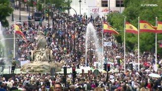 إسبانيا: آلاف المتظاهرين ينزلون إلى شوارع مدريد للدفاع عن الصحة العامة