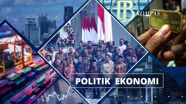 Usaha Petugas Damkar Evakuasi Ular Piton 3 Meter dari Plafon Rumah Warga