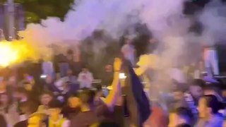 Beşiktaşlı taraftar, Fenerbahçe galibiyetini kutladı