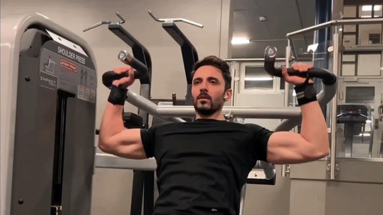 Shoulder press machine