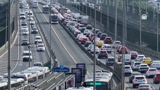 İstanbul'da haftanın ilk iş günü trafik yoğunluğu yaşanıyor
