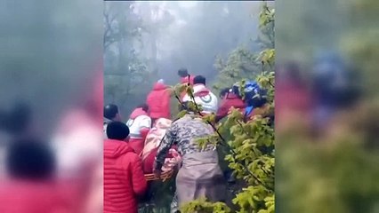 İran Cumhurbaşkanı Reisi kazasında cenazeler bölgeden böyle çıkarıldı!