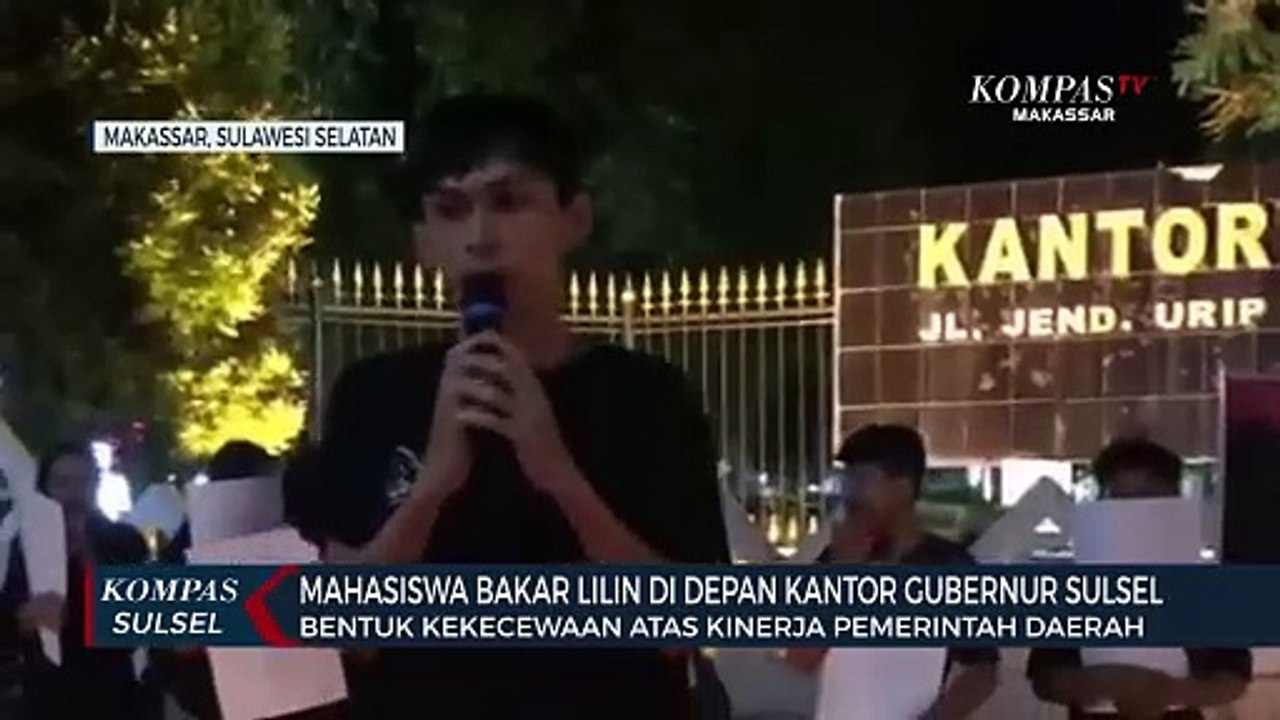 Mahasiswa Bakar Lilin Di Depan Kantor Gubernur Sulsel