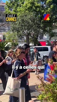DAILY CANNES | EPISODE 5 Aujourd’hui, on tente de sauver la soirée de quatre festivalières en galère de tickets ! Si vous êtes à Cannes avec des billets en trop pour ce soir, trouvez-les