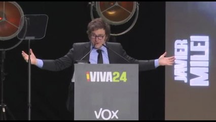 Milei star della convention di Vox a Madrid, tra canti e insulti