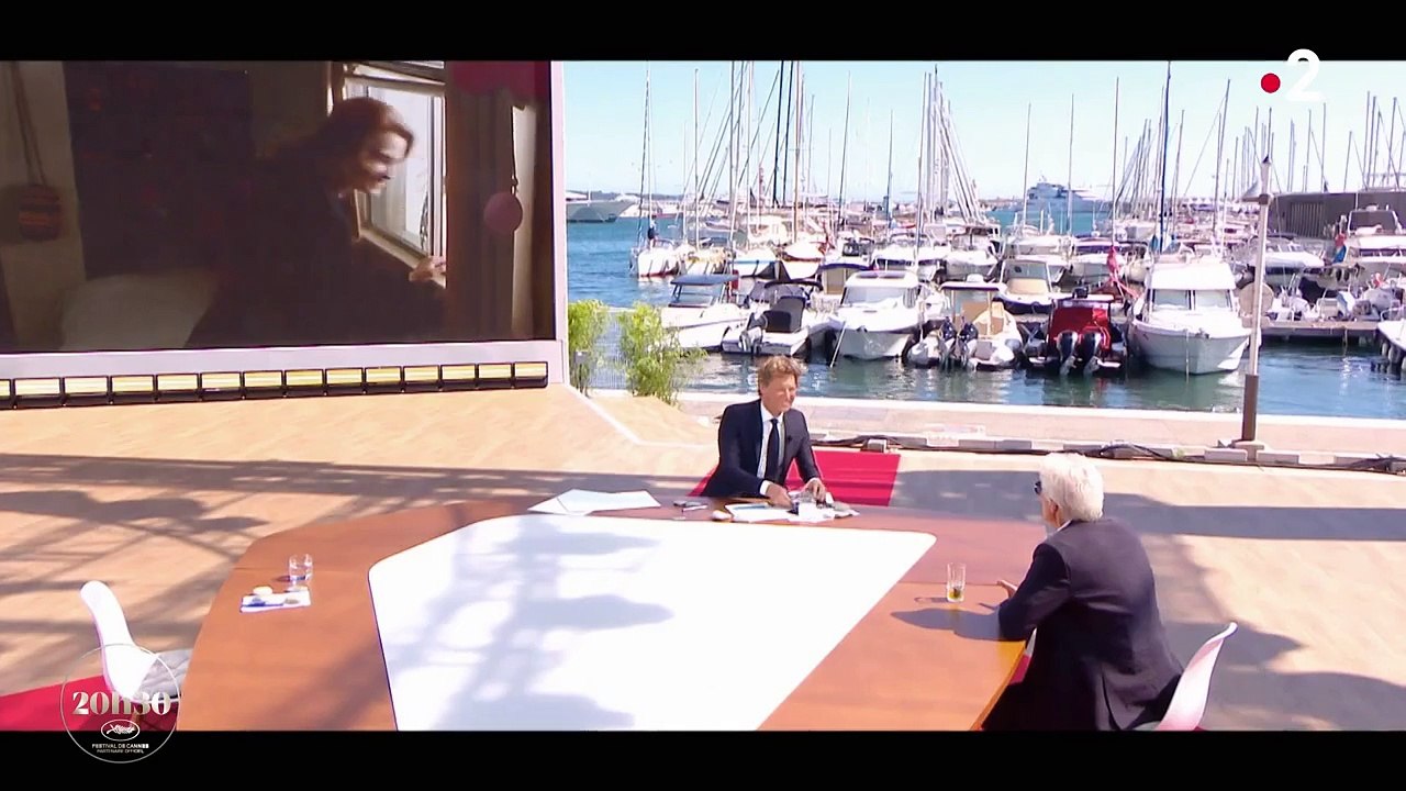 Laurent Delahousse embarassé pendant son interview avec Richard Gere