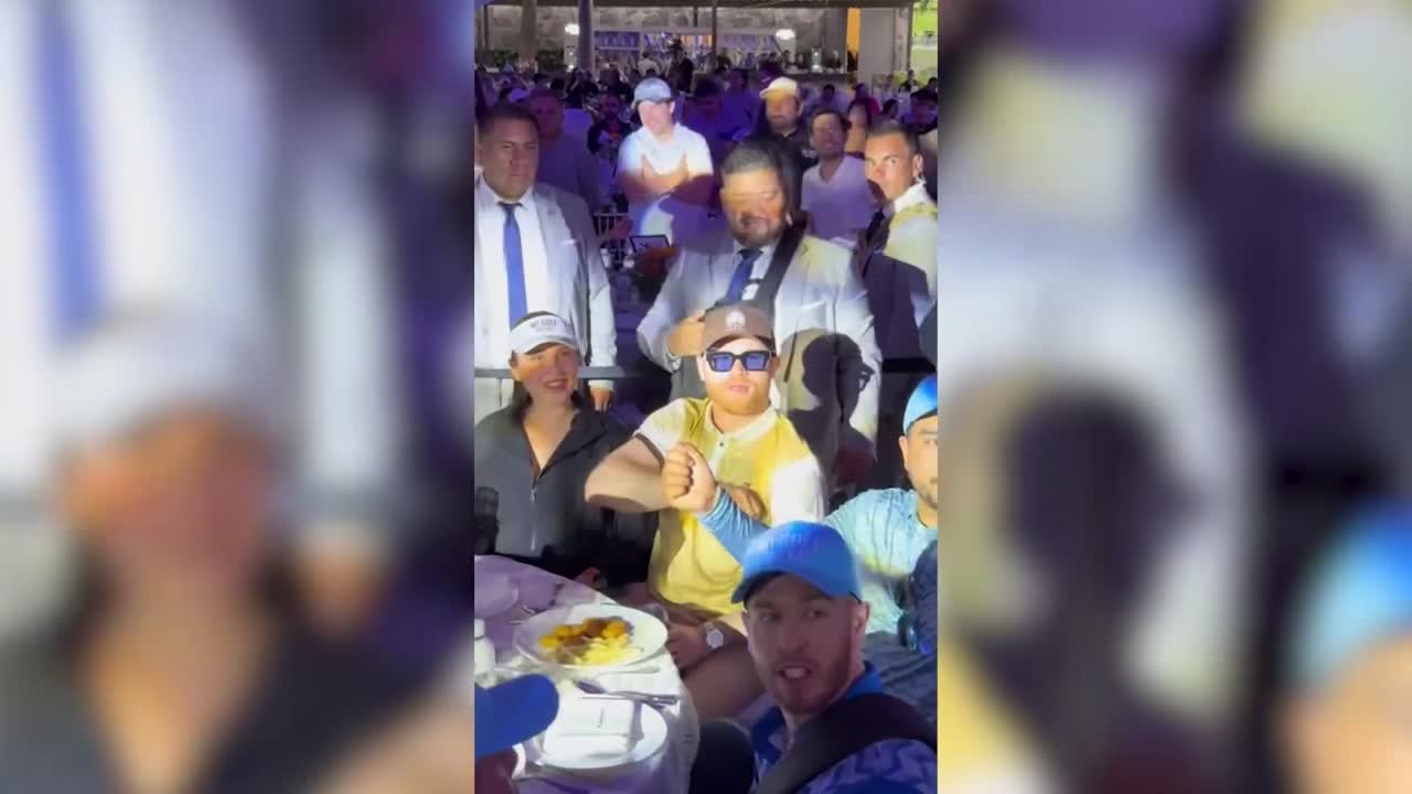 Naim Darrechi asks Canelo to give him a punch and this is his reaction