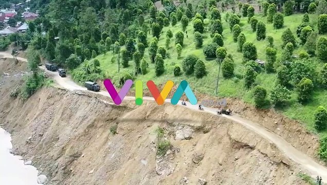 Kostrad Tembus Lokasi Ekstrem Bawa Bantuan Banjir Bandang