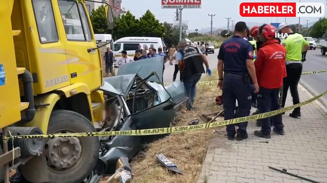 Balıkesir'de köpeğe çarpmamak için manevra yapan otomobil kamyona çarptı: 3 ölü, 1 ağır yaralı