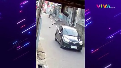 Brio Berulah di Daerah Bandung, Tabrak Gerobak dan Terguling