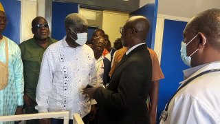 Robert Beugré Mambé apporte le réconfort du gouvernement aux victimes des affrontements de Gbon