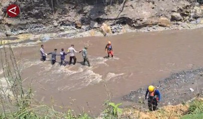Pencarian korban banjir lahar Sumbar diperluas hingga perbatasan Riau