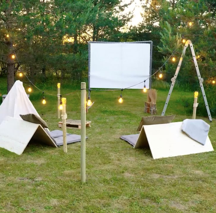 Transforming your backyard into a cozy cinema