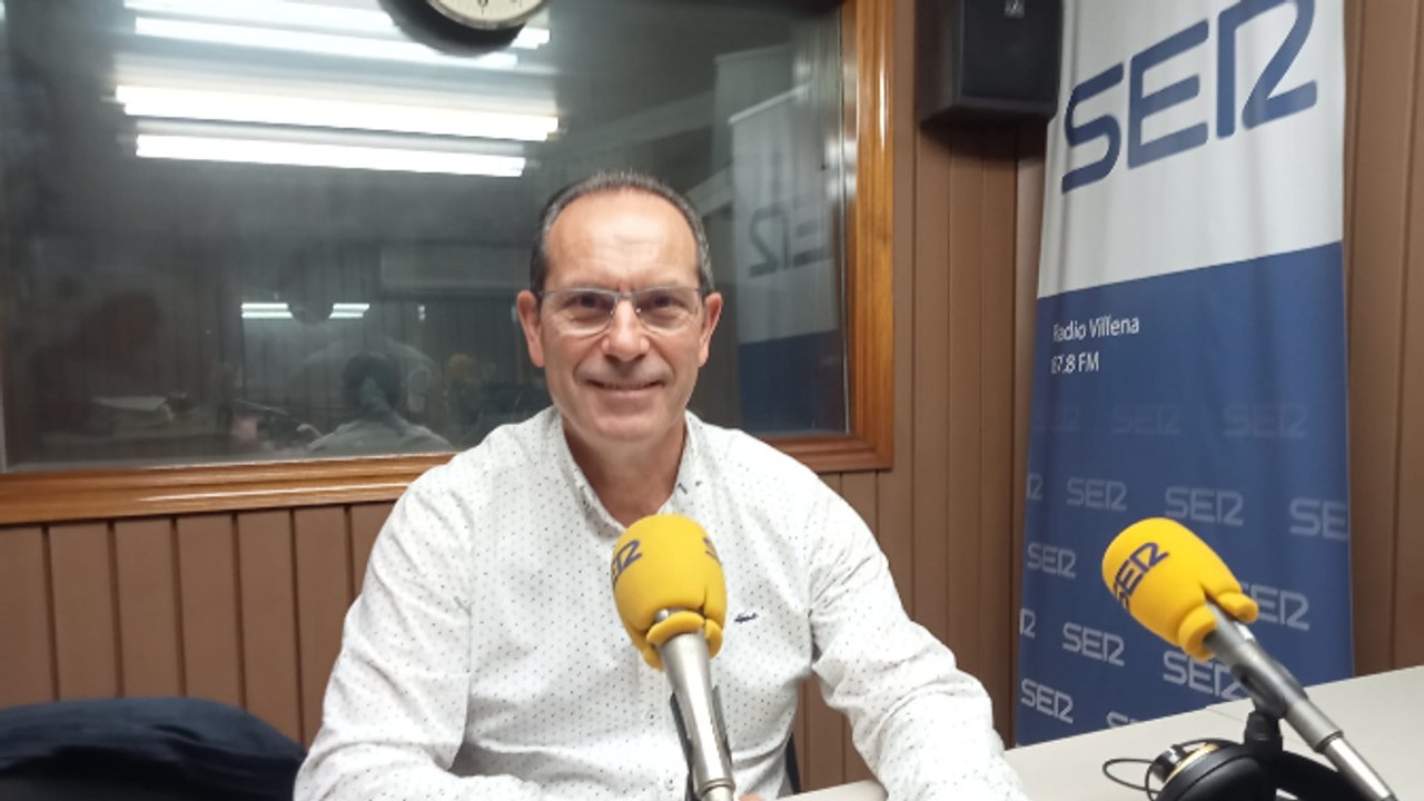 Pepe Ferri, concejal de fiestas, en Radio Villena SER