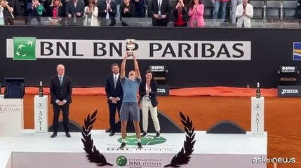 Internazionali, trionfa Zverev e scherza: "My name is Jannik"