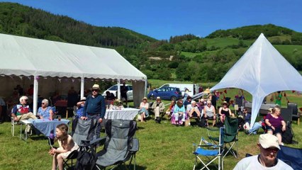 Sun shines down for Proms in the Field in Goginan