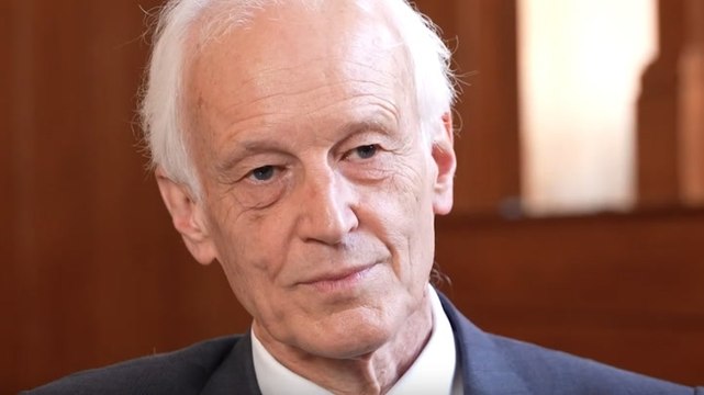 Infected blood inquiry chair urges government to compensate victims