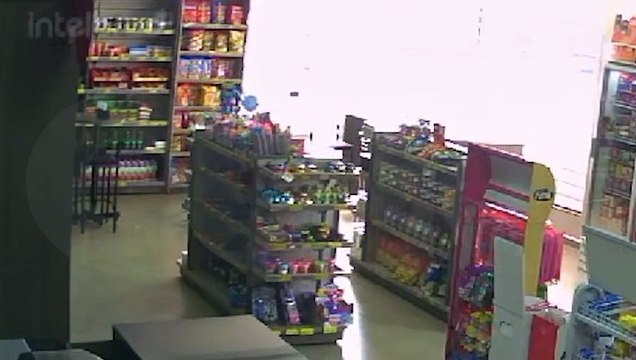 Volume diferenciado na cueca de ladrão é flagrado por câmeras