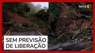 Deslizamento de terra interdita rodovia em Santa Catarina