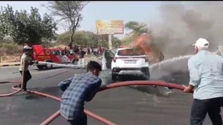 VIDEO: हादसे के बाद कार में लगी आग, खाक