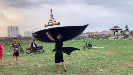 Thả diều sáo khủng dài 4 m + đàn bò âm phản lực 15 quả và cái kết động trời