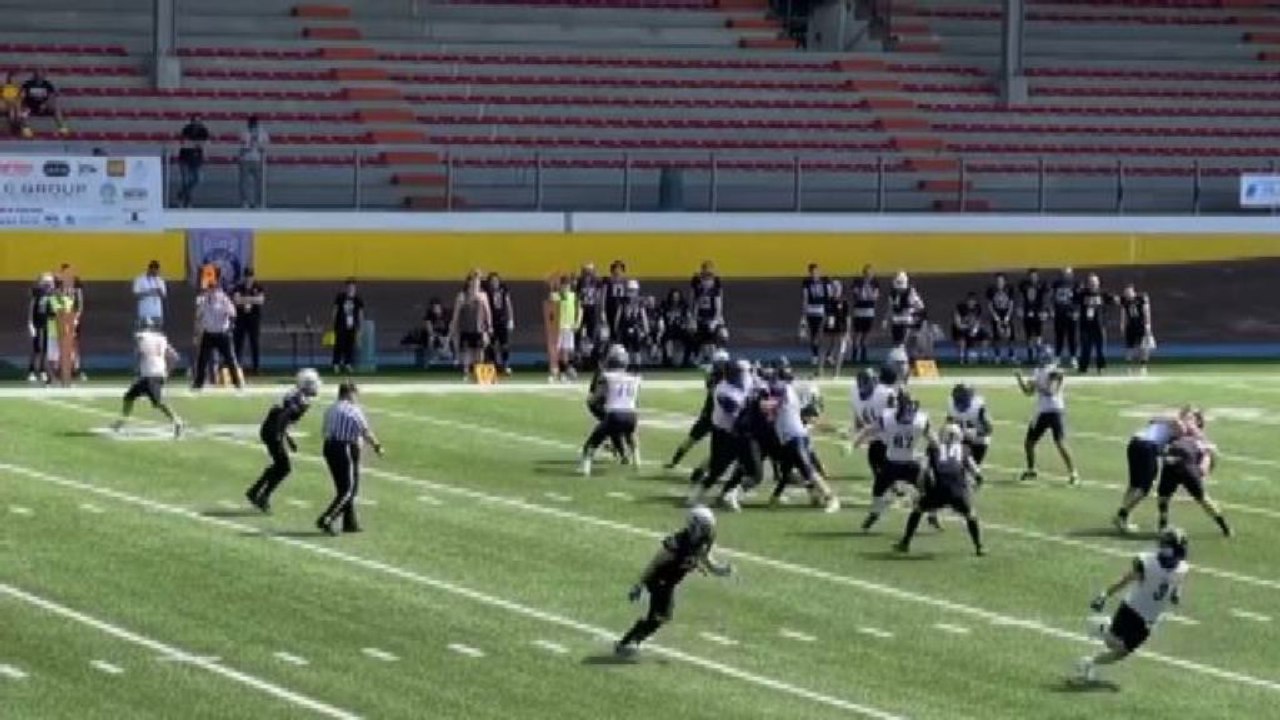 Football americano, Frogs sfidano i North Park University Vikings