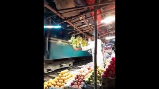 Ce vendeur de rue défend bien ses fruits
