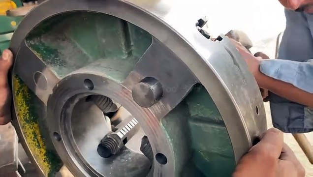 First time lathe machine four jaw manual chuck broken thread repair __ Chuck Repair Easy Technique