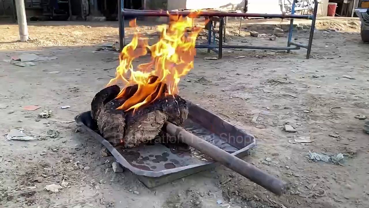 How to make a broken screw of a lathe machine four chuck from an old truck axle _ Chuck screw repair