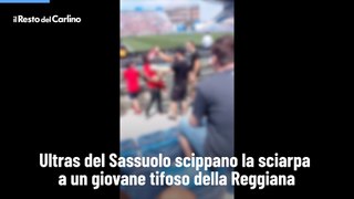 Ultras del Sassuolo scippano la sciarpa a un giovane tifoso della Reggiana: video