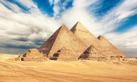 مصر تنفي اكتشاف هيكل ضخم أمام الهرم الأكبر