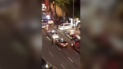 버스정류장으로 돌진한 승용차...운전자 다쳐 / YTN