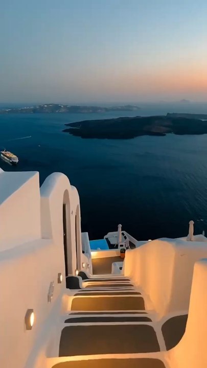 LA PLUS CONNUE des iles des Cyclades : Santorin