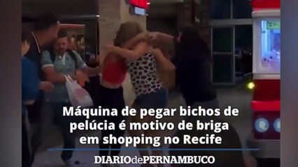 Porrada no Shopping: disputa por máquina de pelúcia vira pancadaria