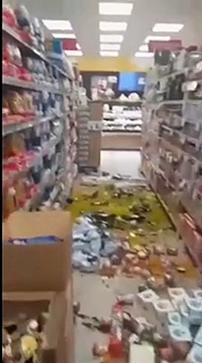 Pozzuoli, il terremoto rovescia tutto alla Conad