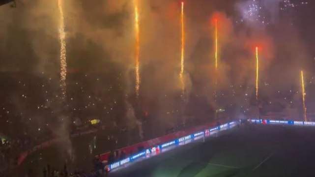 Grande festa a Bologna: fuochi d'artificio sull'inno della Champions