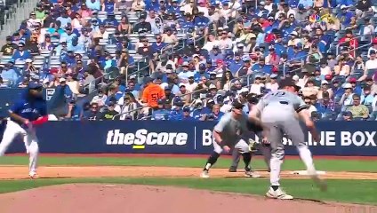 ¡Vladdy Jr. también demuestra su velocidad en el campo! ⚾️